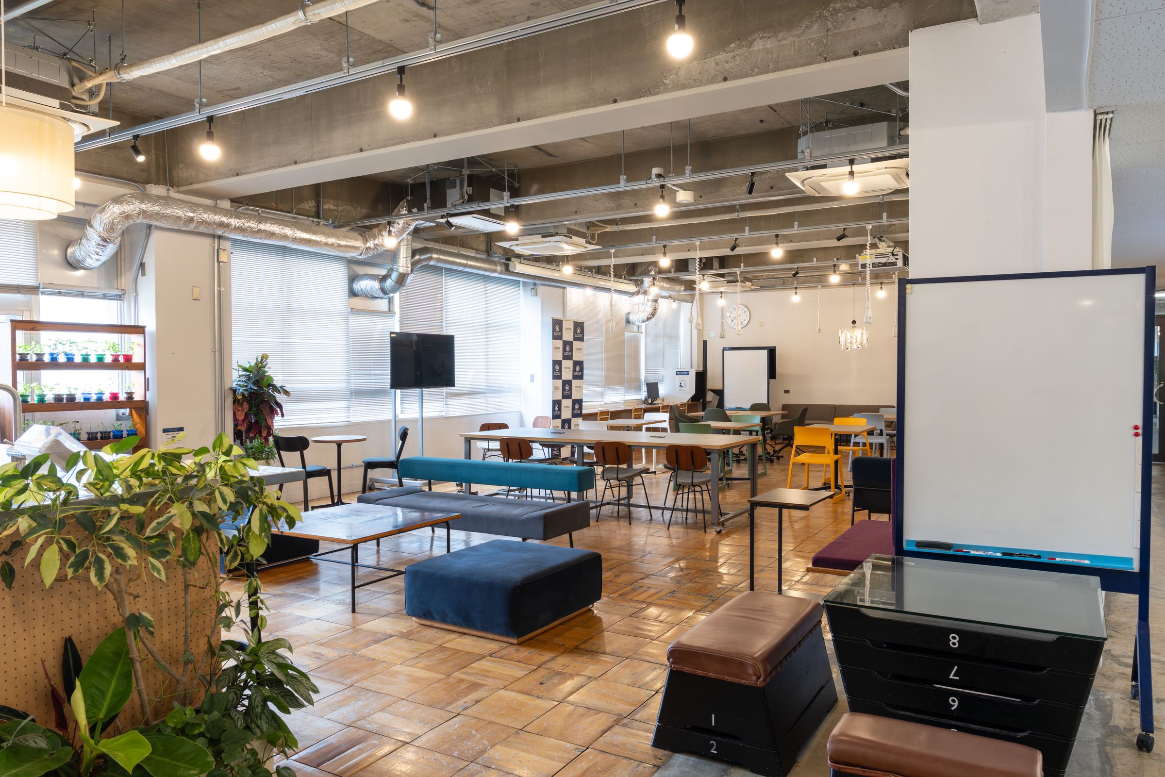 コワーキングスペースの内観